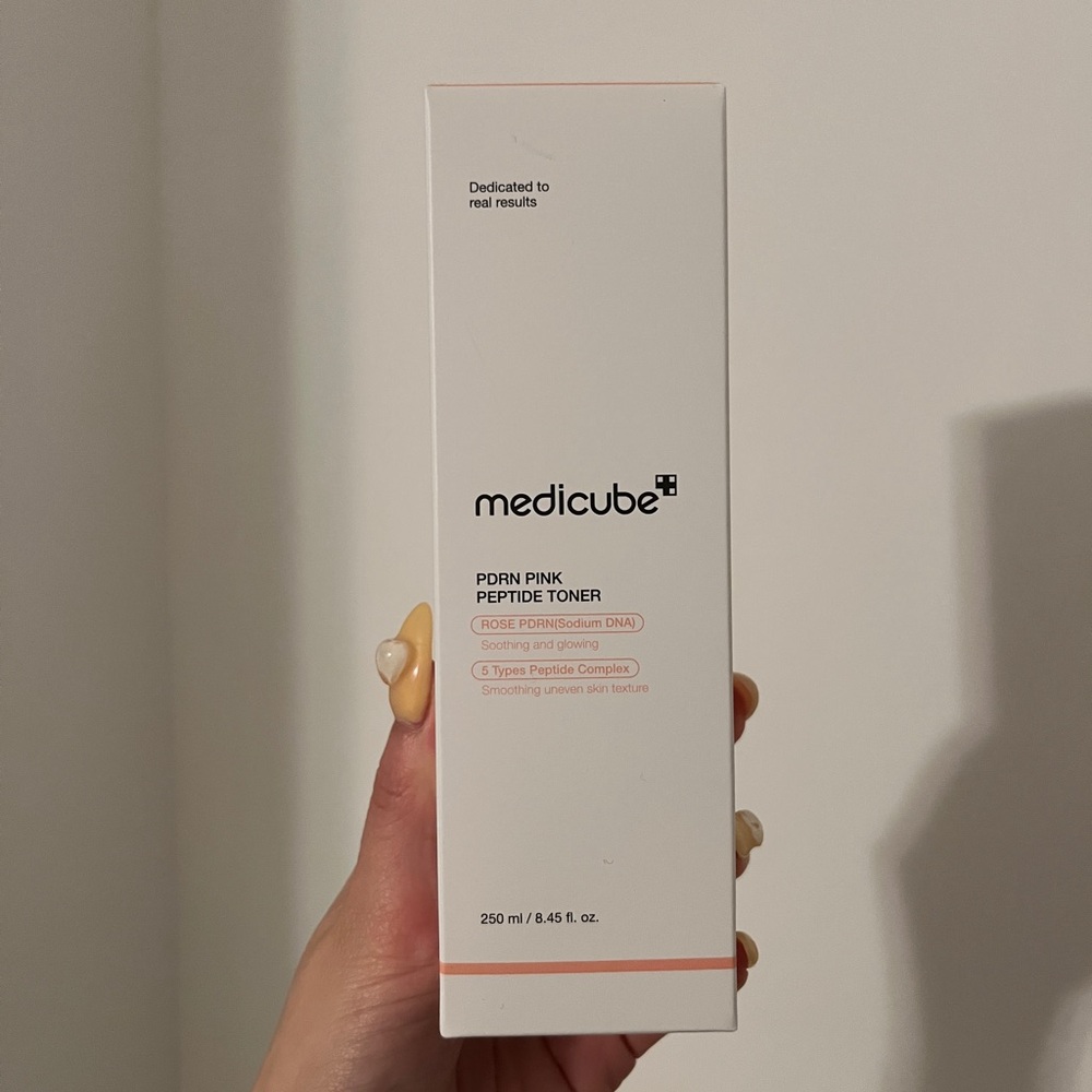 MEDICUBE PDRN Pink Peptide Toner – 8.45 fl oz / 250 mL